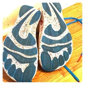 Altra Escalante Paris racer